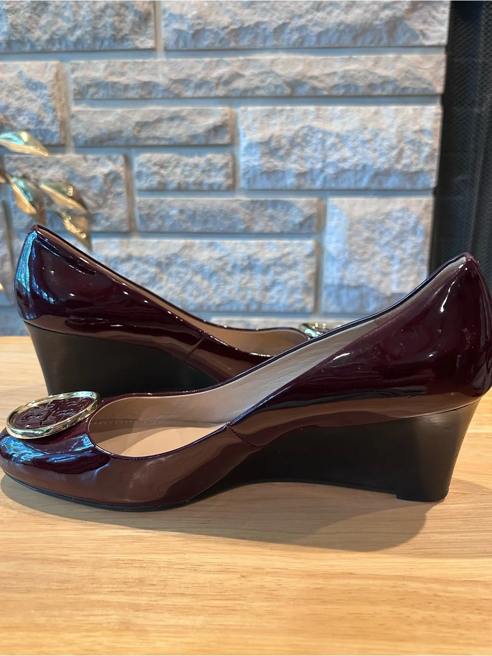 Tory Burch Twiggie Wedge Pumps Burgundy Patent 9.5